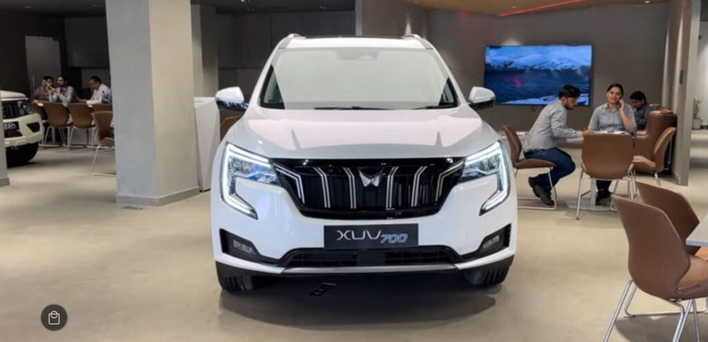 Mahindra XUV700 Infotainment System ads;